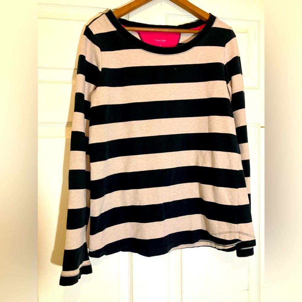Calvin Klein performance quick dry sweater, size medium, excellent condition